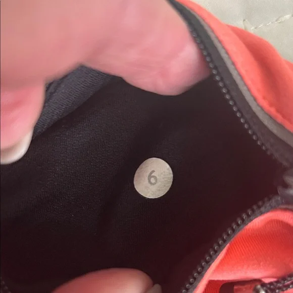 Lululemon Stylish Women's Coral and Black Patterned Shorts - Picture 4 of 6